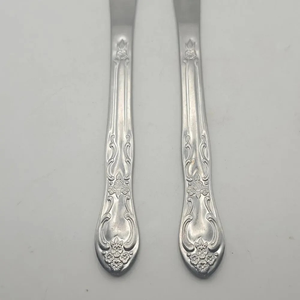 Oneida Thor OHS103 Dinner Knives‎ Pair Stainless Floral Scroll Flatware 8 3/8